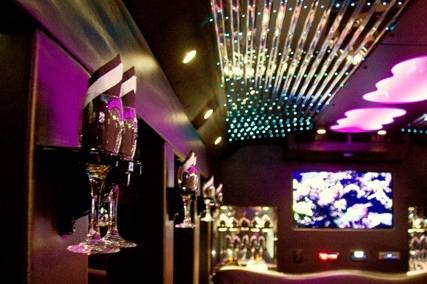 EL24 White Limo Party Bus •	Seats up to 24 Passengers • http://www.exceedlimo.com/EL24_White_Limo_Party_Bus