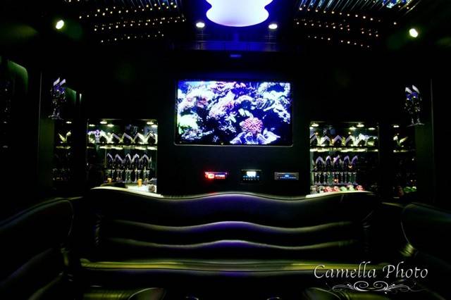 EL24 White Limo Party Bus •	Seats up to 24 Passengers • http://www.exceedlimo.com/EL24_White_Limo_Party_Bus