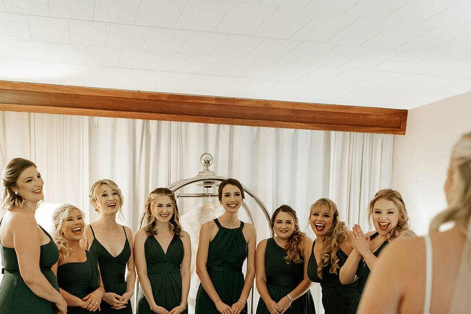 Bridal party first look