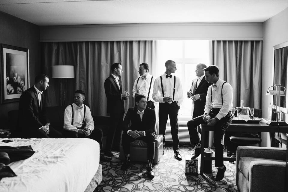 Groomsmen getting ready moment