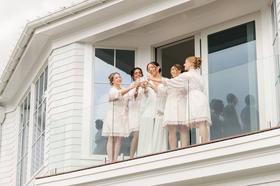 Salon Balcony