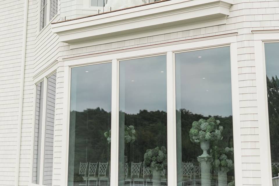 Salon Balcony