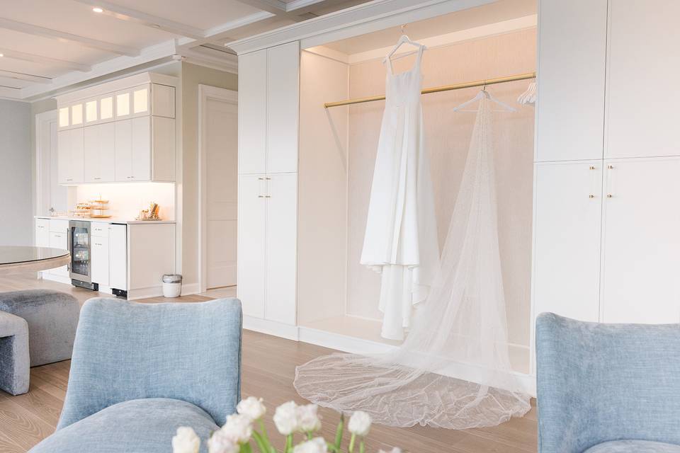 Salon Getting Ready Suite