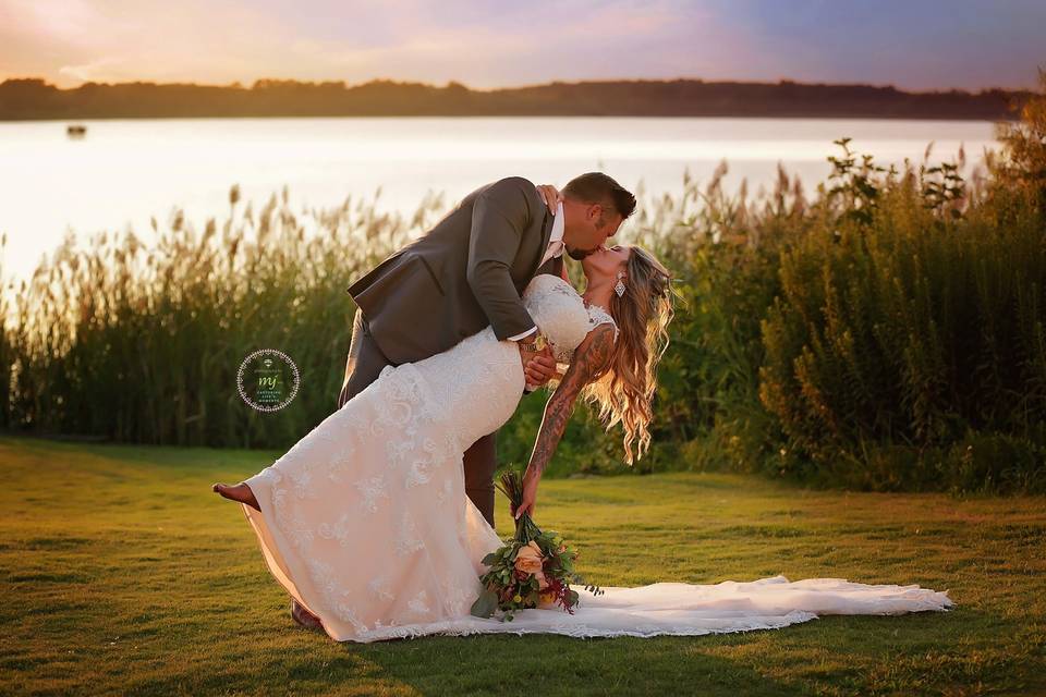 Couple kiss