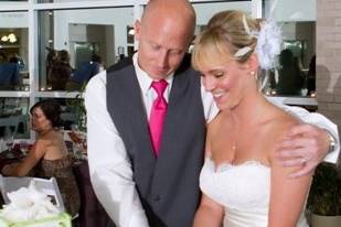 Couple cake cutting