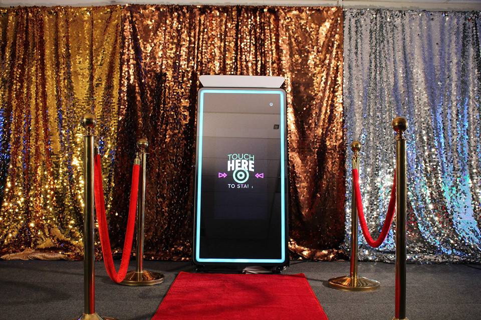 Mirror DSLR Photo Booth