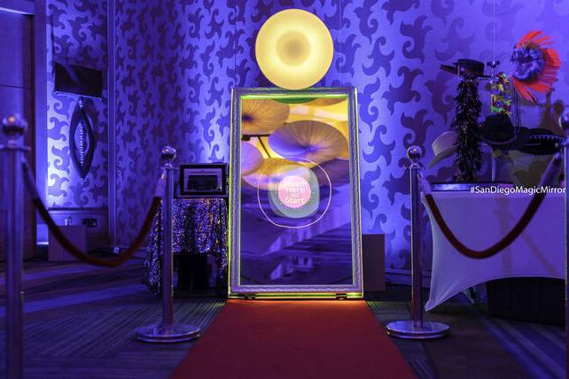 Mirror DSLR Photo Booth