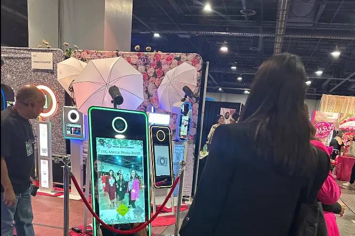 Mirror DSLR Photo Booth