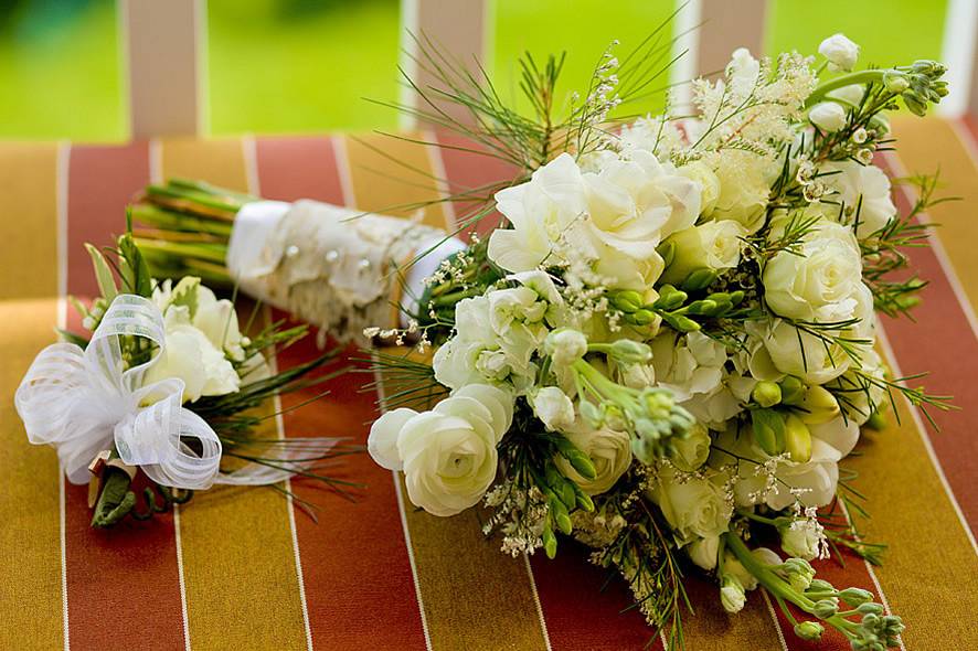 Wedding bouquet and corsage