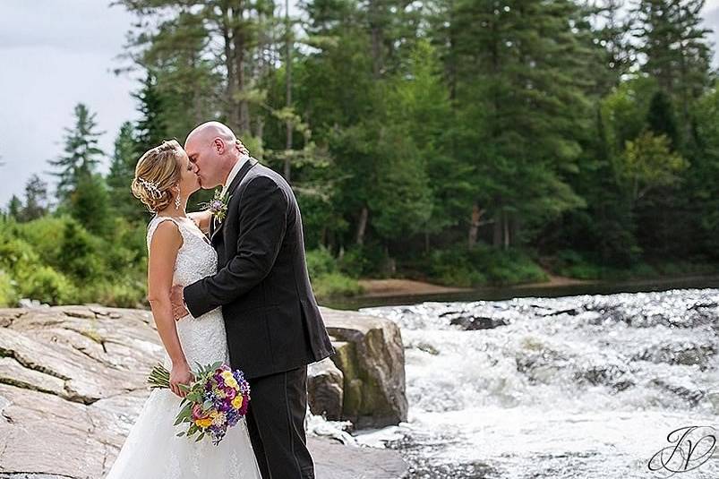 Kiss by the river