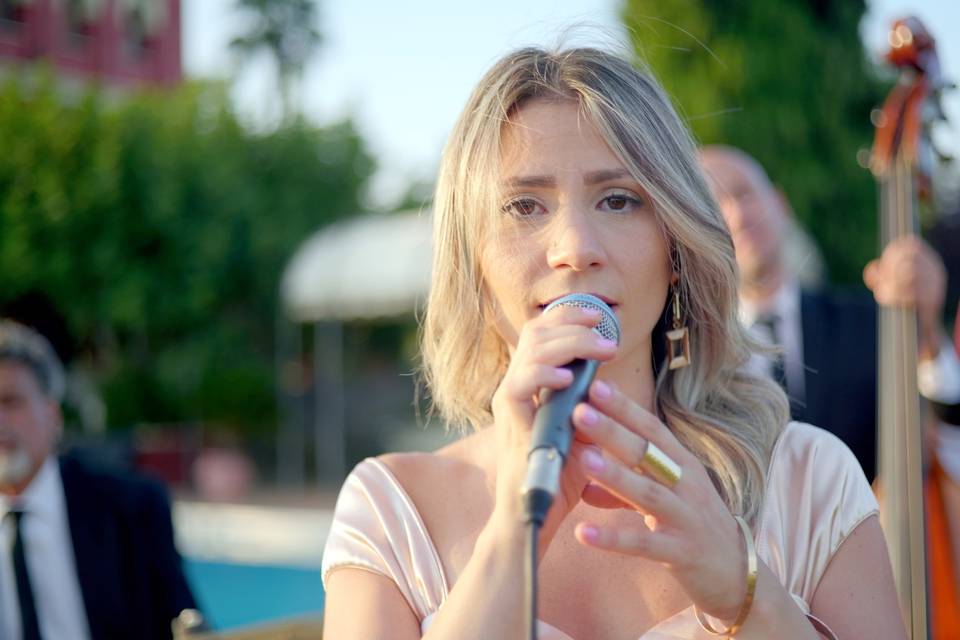 Beautiful Day - live band