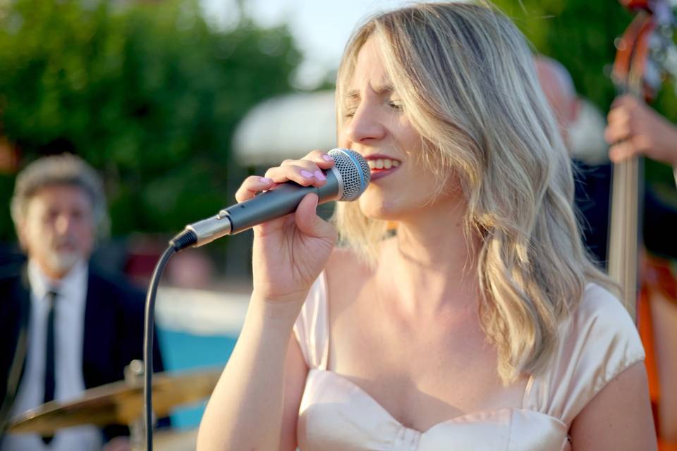 Beautiful Day - live band