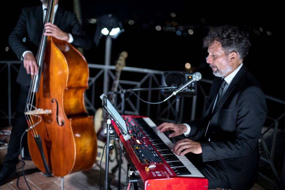 Beautiful Day - live band