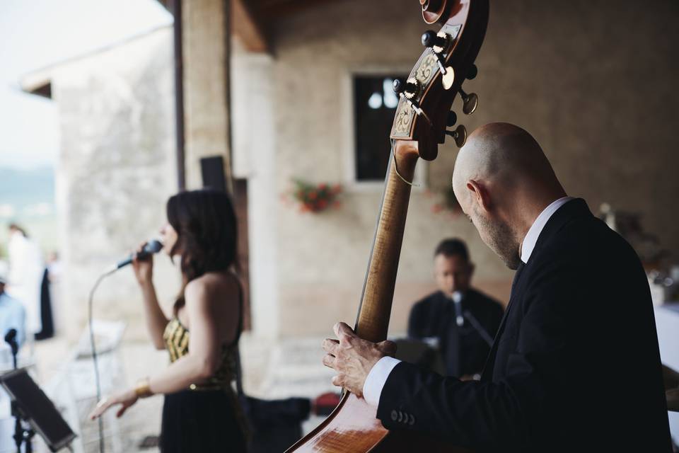 Beautiful Day - live band