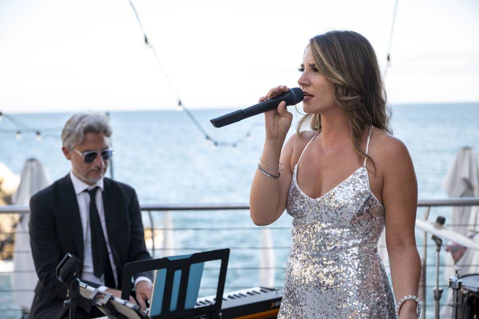 Beautiful Day - live band