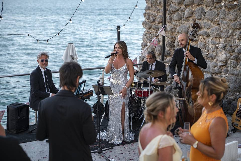 Beautiful Day - live band