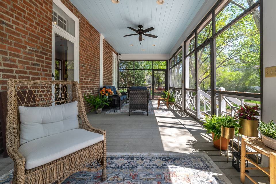 VRBO 601 S Main St Lex-15.jpg