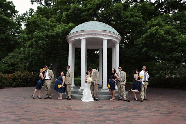 The couple with the bridesmaids and groomsmen