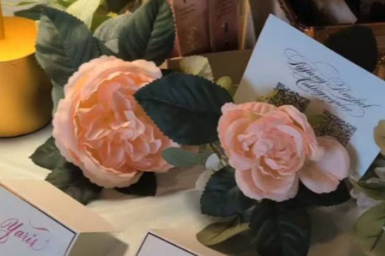 Gold Foil Bifold Placecards