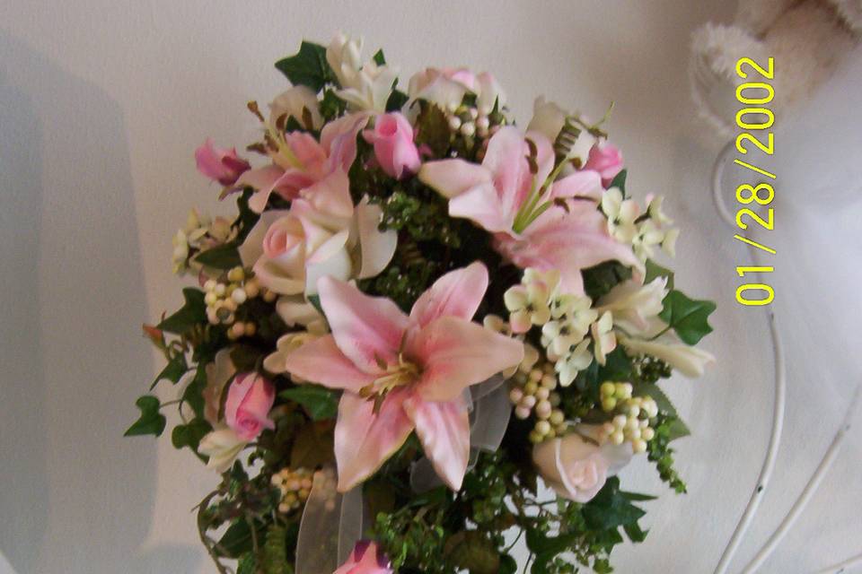 Lily/Rose Cascade Bouquet