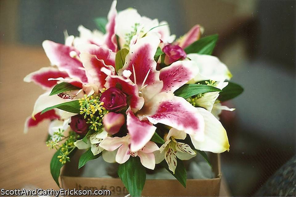 Lily cluster bouquet