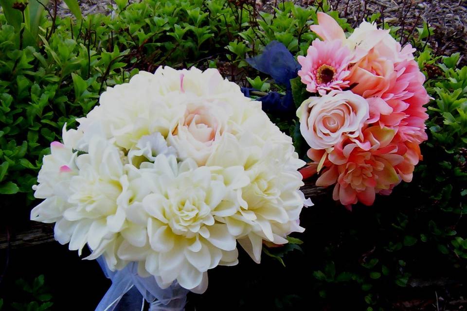 Dahlia cluster bouquets