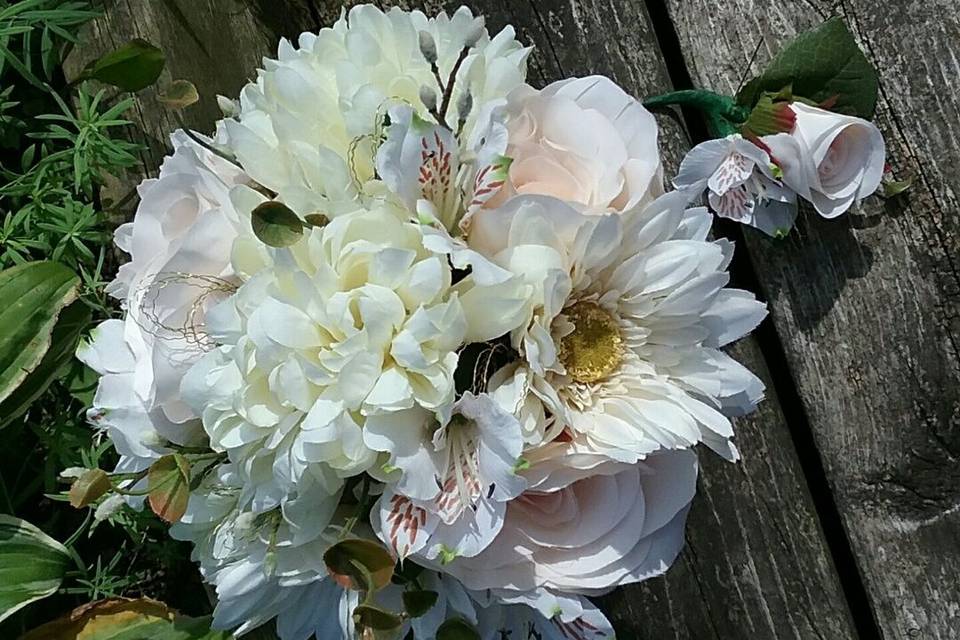 Fall rose & mum bouquet