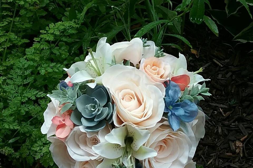 Rose/succulent bouquet