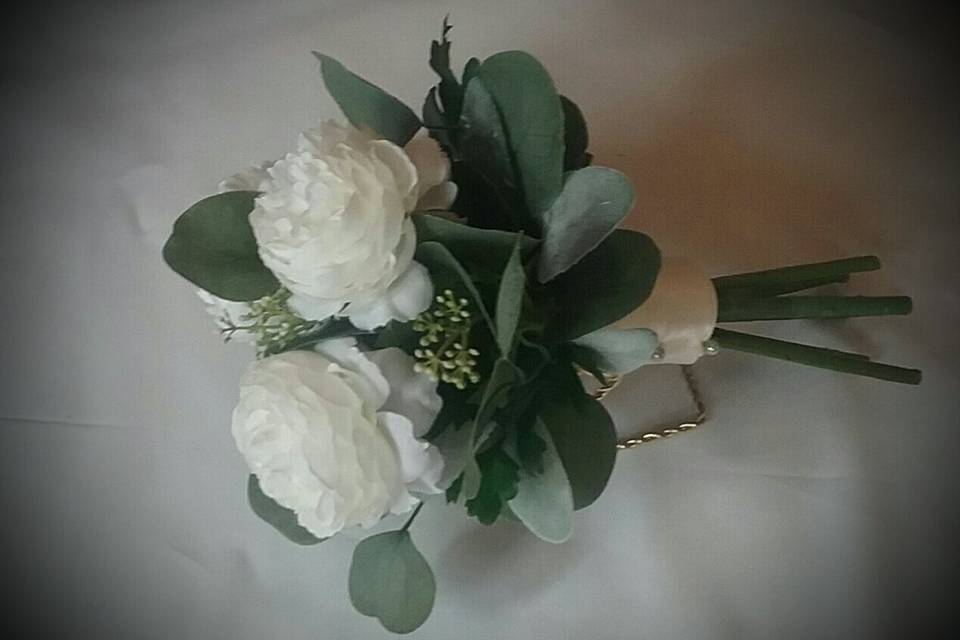 Eucalyptus clutch bouquet