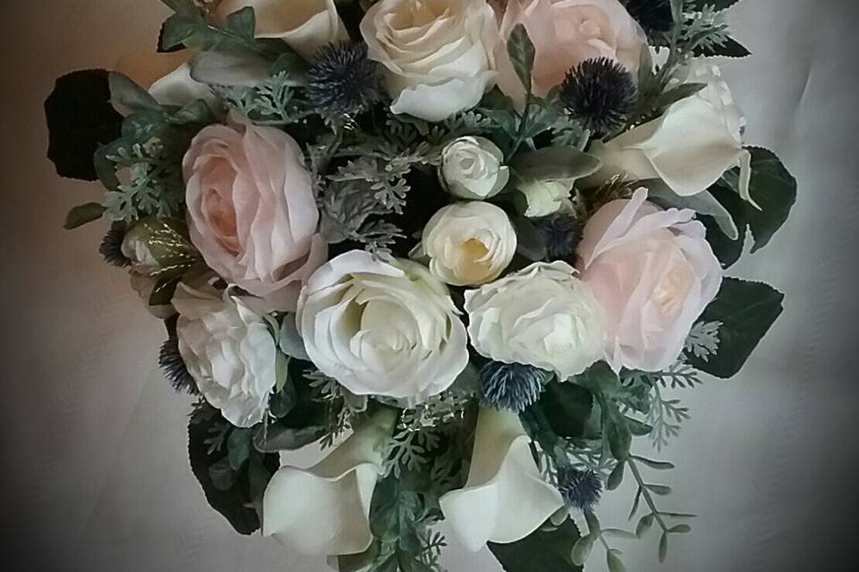 Brides garden look bouquets