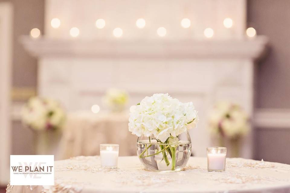 Table setting with centerpiece