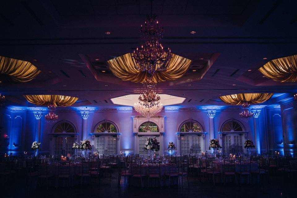 Pinspot Lighting to Highlight Centerpieces