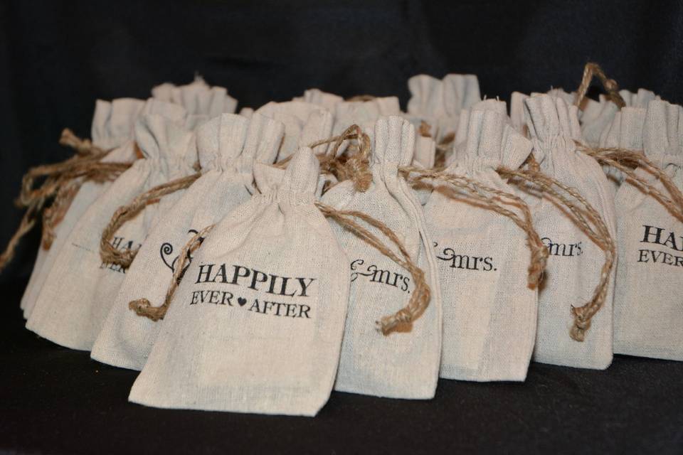 Burlap wedding favors with one sachet of black coffee