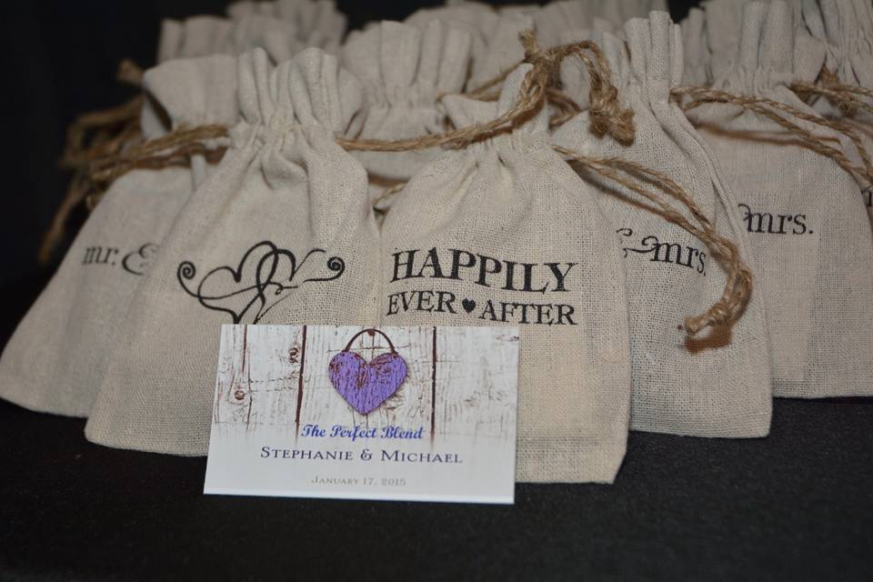 Burlap wedding favors with one sachet of black coffee