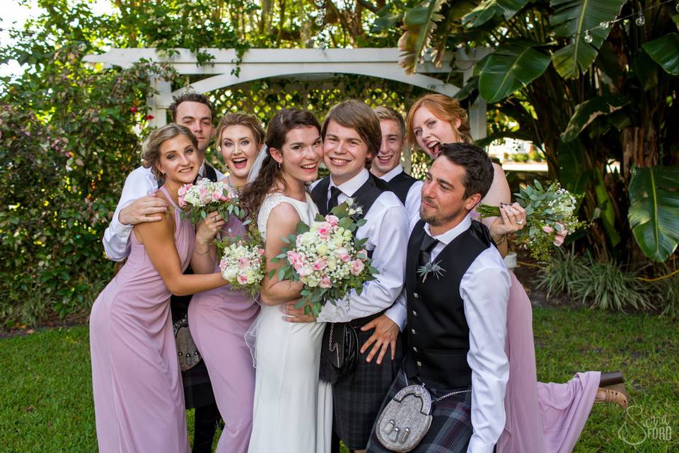 The couple with the bridesmaids and groomsmen