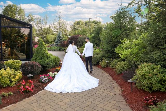 Bride & groom holding hands