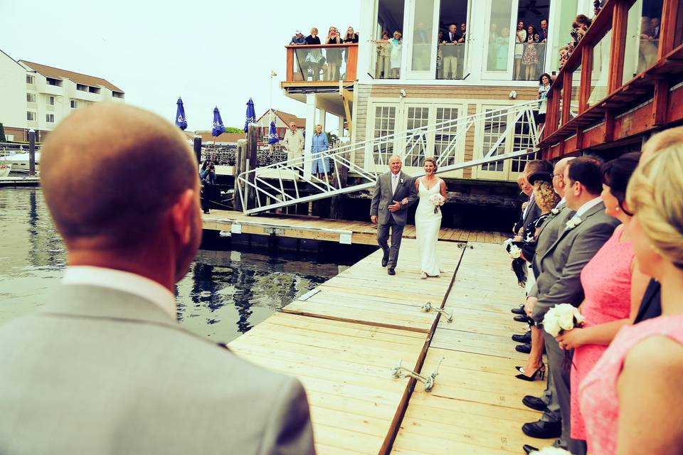 The bride with her father entrance