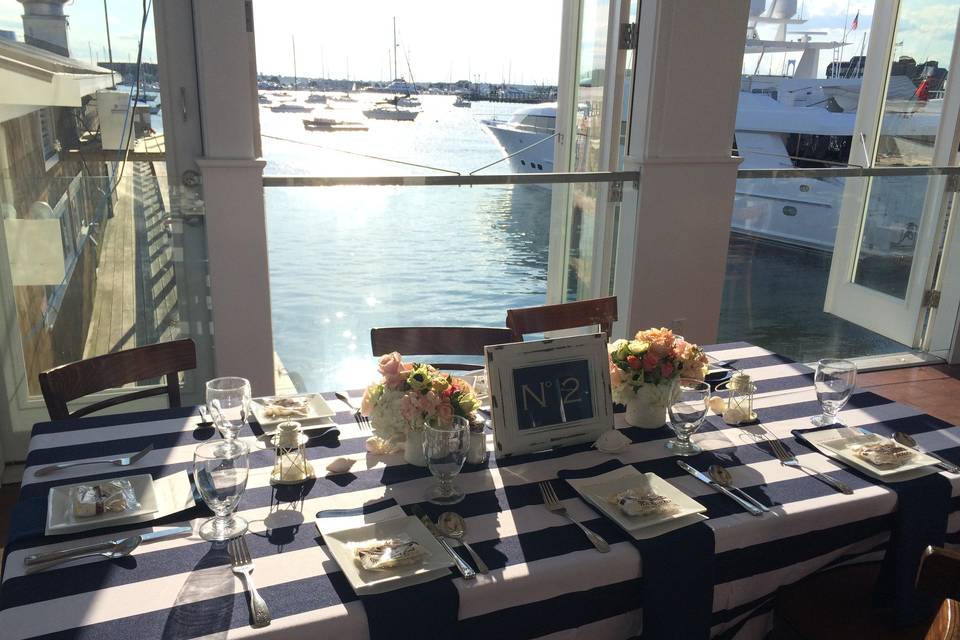 Stripe blue linen with flower centerpiece