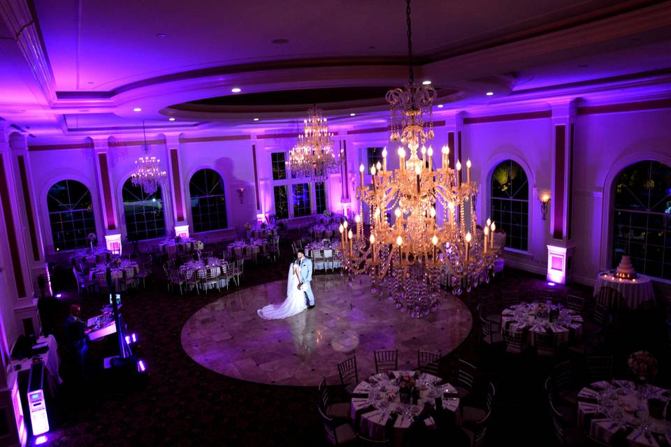 Newlyweds on the dance floor - Russell's Photography Studio