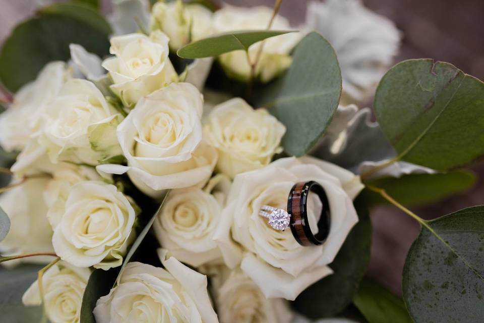 Bride's bouquet and rings