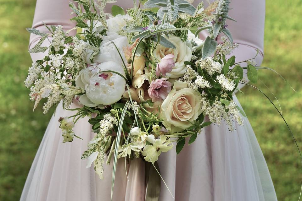 Romantic upright bouquet