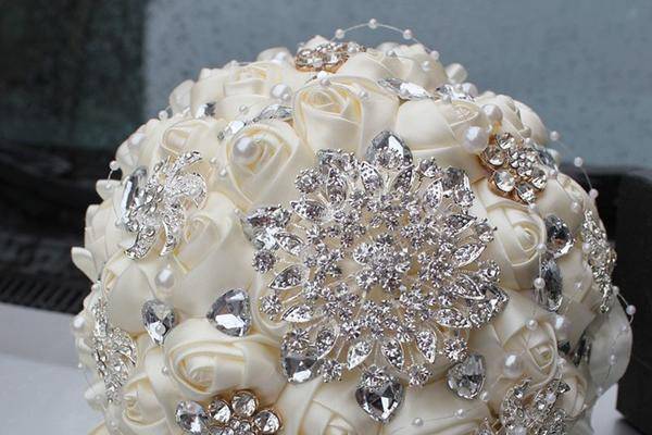 Bouquet Accented w/Brooch