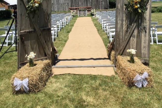 Our barn doors provide a great entryway to the ceremony.