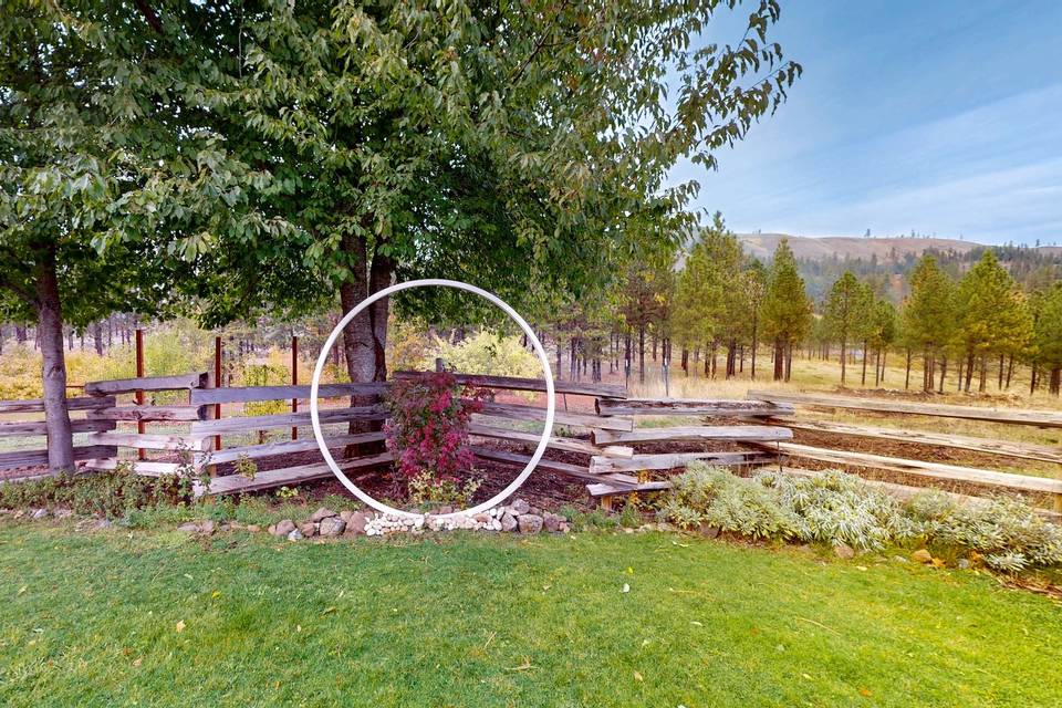 Ceremony site circular archway