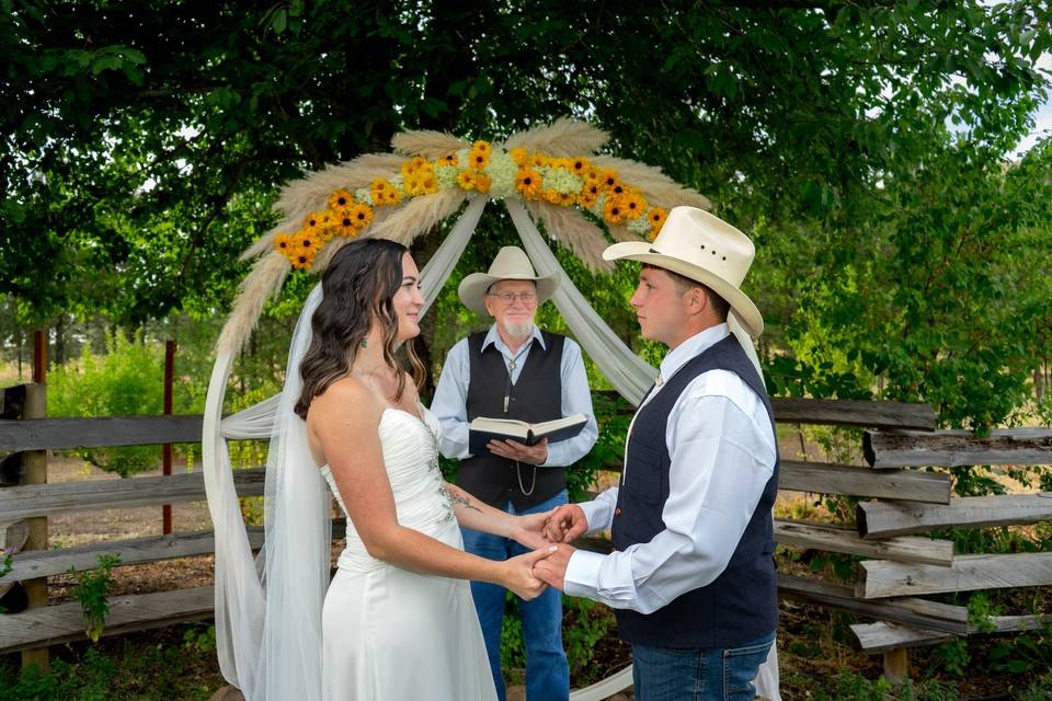 Circular arch ceremony site