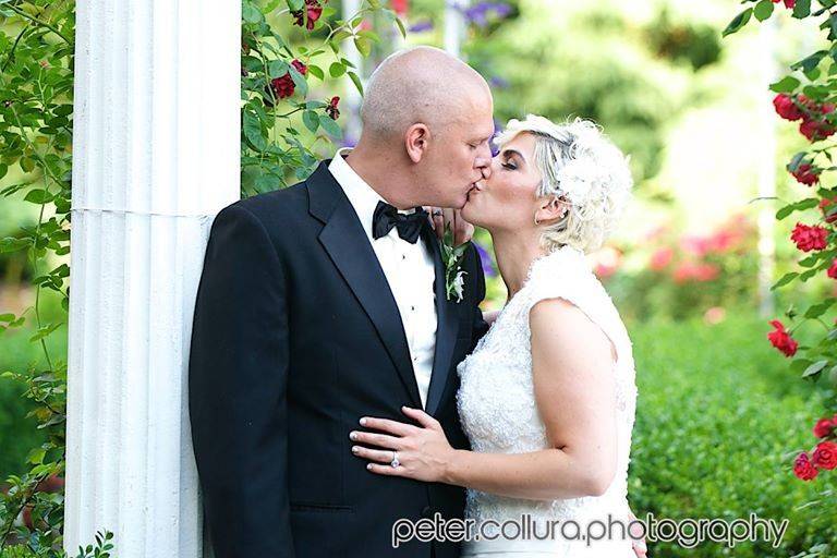 Kissing at the gardens