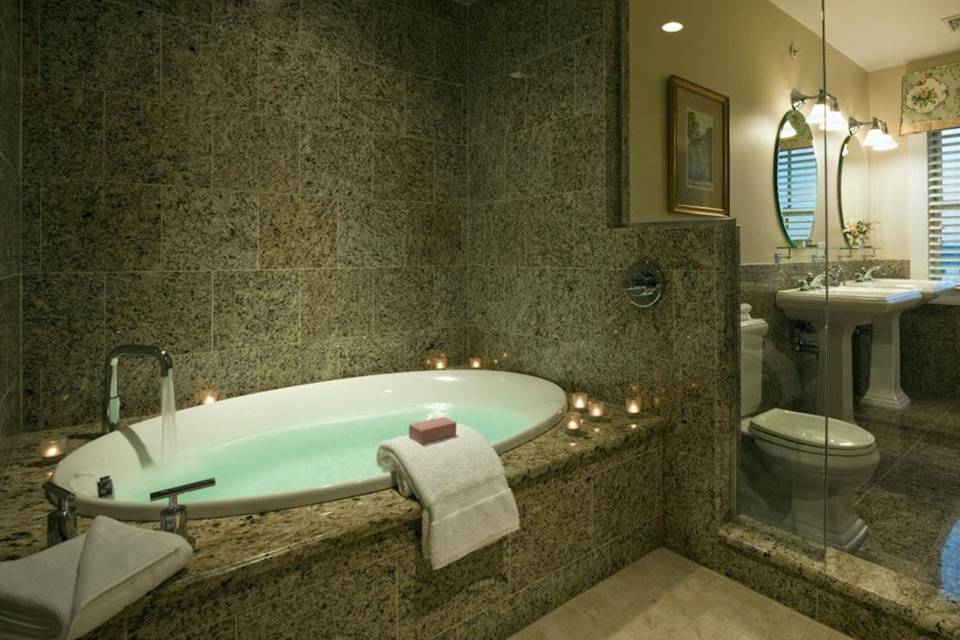 Presidential suite - master bathroom