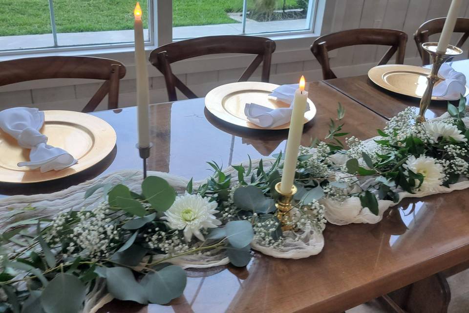 Head table garland and candles