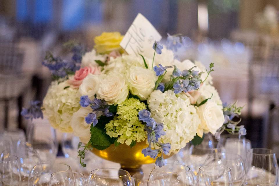 Flower arrangement centerpiece