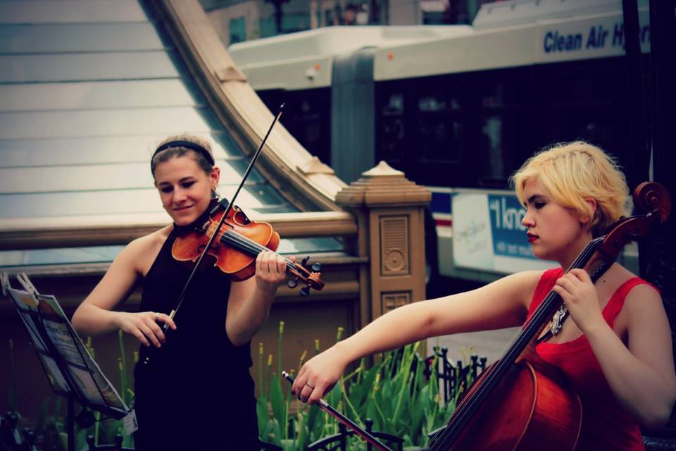 Leyla and Hannah busking.